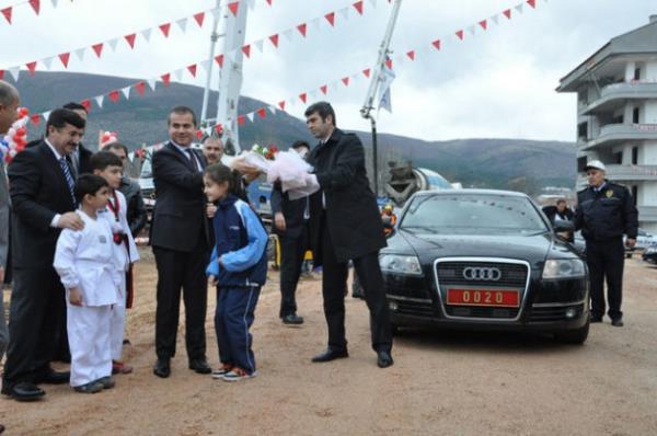 Eski Genlik ve Spor Bakan Suat Kl'n makam arac Audi