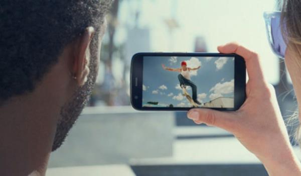 <p><b>1. Motorola Moto G</b></p>  <p><b>Fiyat: 750 TL</b></p>  Motorola'nn listemizin tepesine yerlemi olmas sizi artm olabilir, ancak Moto G, gerekten de ses getiren bir telefon. 4.5 in'lik 720x1280 ekran, 1.2GHz drt ekirdekli ilemci, 1GB RAM, 5MP arka kamera, 1.3MP n kamera gibi zellikler sunan Moto G'nin kameras mthi olmayabilir. Ancak u an Android 4.3'le alan telefonun Ocak 2014'te Android 4.4 KitKat'a ykseltilecei garantilenmi durumda.