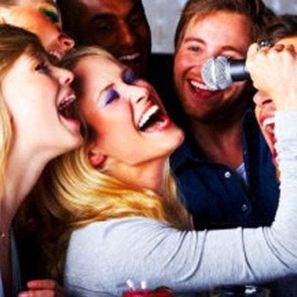 Karaoke gecesine gidin. Dar kn ve insanlarn nnde ark syleyin, stres atacaksnz, hormon seviyeniz normale dnecek.