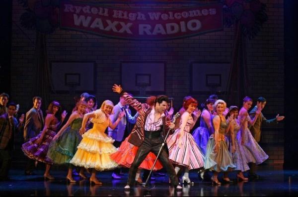 Mzikal seyredin. Tiyatrolara, kabarelere, operalara gidin. Mzikalleri izlemek, kendi iinizde hapsedilmi duygularn dar kmasn salar. inizdeki kederi ve elemi atarsnz.