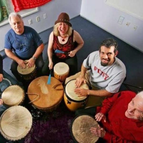 Davul gibi, ritimli aletler alan gruplara katln veya ders aln. Kalp atlarnzn da ritimle altn dnrseniz, bedeninizin bu ritimden neden mutlu olacan bulabilirsiniz. Enerjiniz deiir ve kendinizi dinlenmi hissedersiniz.