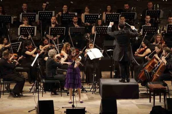 Bir klasik mzik konserine gittiinizde, stresiniz azalr ve gzlerinizi kapatrsanz, mziin tm vcudunuza yayldn hissedersiniz.