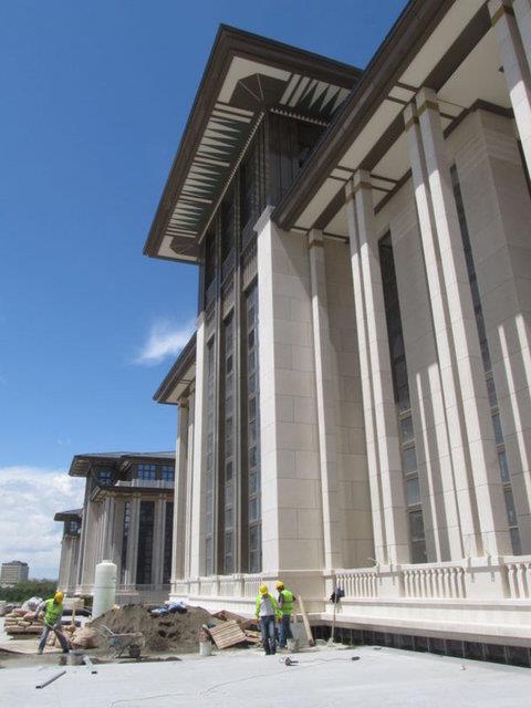 Yksek gvenlikli ina edilen, duvarlarna her trl dinleme ve teknik takibe kar, ses ve elektromanyetik yaltm uygulanan zel sistemler kurulan binay grntleyen Mimarlar Odas Ankara ubesi, grntleri kamuoyuyla paylat.