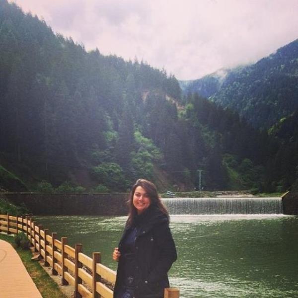 AELYA AKKOYUN ok gzel Uzungl . Canm lkem her kar ayr gzel. Kymetini bilene