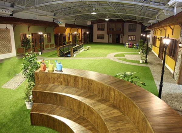 "Gelenekten, Gelecee" mottosu ile yola kan ekip, Bursa'nn eski evlerini yanstan bir konsept hazrlam.