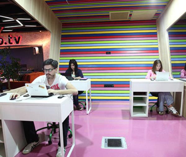 Birbirinden renkli alma alanlar hazrlanm ve alanlar, diledikleri yerde almakta zgr braklm.