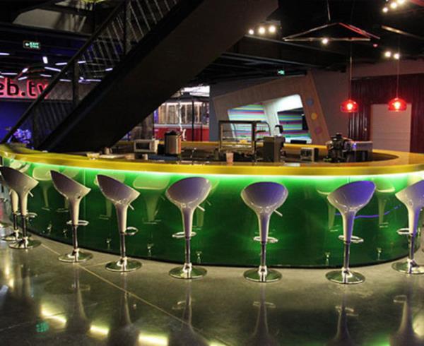 Bar eklindeki sosyal alanda; alanlar sohbet edip ay/ kahve ierek gn ierisinde ufak molalar verebiliyor.