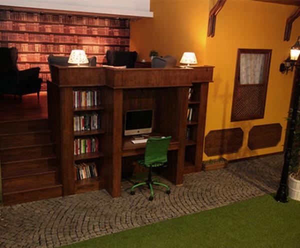 El birliiyle oluturulan ktphanede; farkl ilgi alanlarna hitap eden onlarca kitap yer alyor.