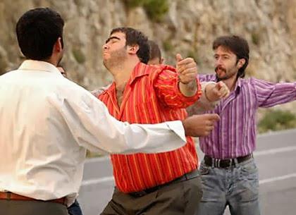 <p><b>4. Oyun havalar</b></p>  Haydi siz bunlar yaptnz, iine de trl muziplik kattnz. Bizim elitlerin opera tadndaki dnlerinde alnca onlar oynatmas niye?