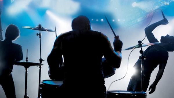 <p><b>7. Rock gruplar karmas</b></p>  Hafif ayazda 2 yl braklan niversite rencileri hemen grup kuruyor, babalar gibi de alyorlar maallah. Suyundan olamaz kesin havasndan hafif buulu, verin karasal iklimi verin ayaz mzik lazm memlekete. Bak nice zmirli aslan gibi rock gruplar srf ehir iyi diye tutmad. Baka mzik trleri de tutuyor. ehir mzie  abanm.