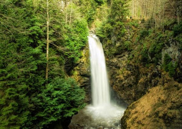 Suyun d ekli gelin tln andrd iin bu ad alan elale grlmeye deer bir tabiat harikasdr.