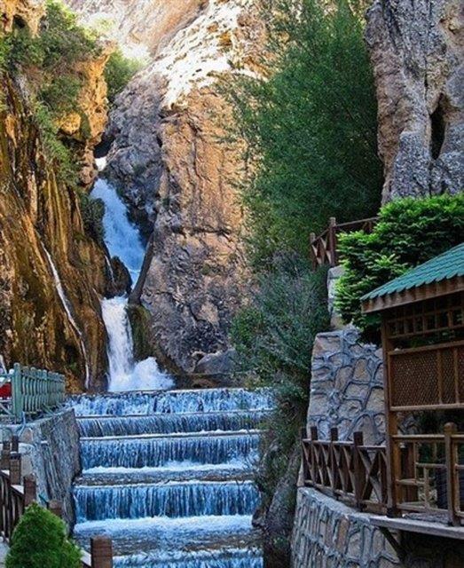 <p><b>7- DARENDE GNPINAR ELALES</b></p>    Gnpnar elalesi, Malatya iline bal Darende lesi&#146;nin 10 km kadar bat ynnde bulunmaktadr.