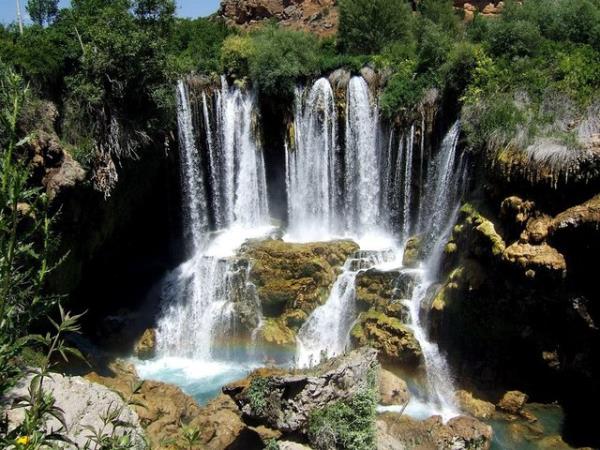 Gksu Nehri zerinde bulunan nl bir elaledir. Giderseniz gzel piknik yapabilir kyllerden meyveler alabilirsiniz.