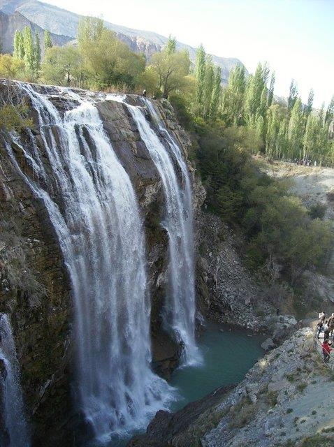 <p><b>elalenin bulunduu blgede ziyaretiler iin piknik alan ve hemen elalenin altna inen merdivenlerin zerinde zleme Balkonu bulunmaktadr</b></p>