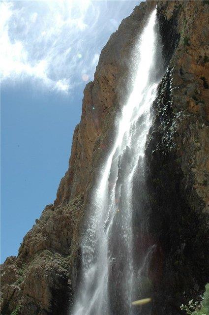 Dar ve kk bir vadide akan birka elaleden olumaktadr.