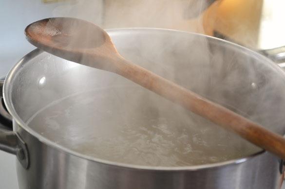 20. Tencerenin banda beklemek istemediiniz zamanlarda tamasn nlemek iin tahta bir ka tencerenin zerine yatay ekilde yerletirebilirsiniz.