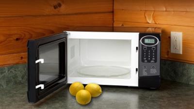 12. Limon gibi asitli meyveleri daha sulu hale getirmek iin mikrodalga frnda 15-20 saniye stmanz yeterli.