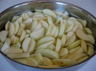 5.Elmalarn renk deitirmesini de 2 lek su ve 1 lek bal ile nleyebilirsiniz.