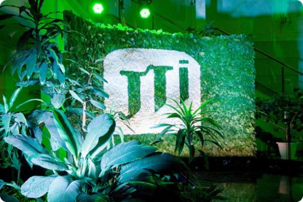 <p><b>D. Akn Lokmaolu: Japan Tobacco Int.</b></p>- Portfy rn & Ticari Strateji Direktr, ngiltere