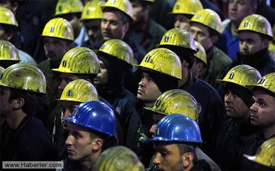 Doru diyor aslnda. Paramz olsa mutlaka en gzel iek yapard beni annem ama yok ite. Olsun kelebek de en az iek kadar renkli oldu. Evdeki tm simleri, boncuklar kanadma yaptrd annem. Hem iek ocuk kostmn hazr almak gerekiyordu, bunu annem kendi el emei ile yapt, btn gece uyumad biliyor musun bir ift kanat iin!