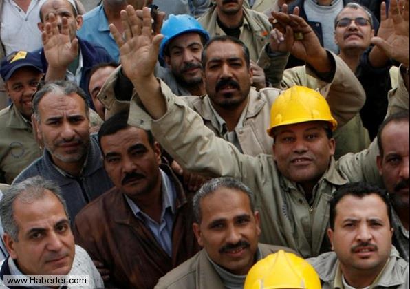 Ama gzme eski gibi grnd, anneme sordum, dizleri yrtlm pantolonumun paalarn kesip hep istediim ortu yapm. Ne dneyim bilemedim, hem eski hem yeni bir ortum var ne olursa olsun.