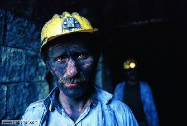 Sabah kahvaltm bile Fatma teyze hazrlyor, okuldan dnyorum hava kararmadan eve gelmiyor, srekli alyor, e babam da alyor. Bu kadar ok alyorlar, para almyorlar m? Bir sr para alyorlar, isteseler istediim ayakkaby hemen alrlar ama almyorlar. Sanrm baka bir ey alacaklar, belki daha ok istediim boya setini alrlar, belki bilgisayar :) ne dersin olur mu olur .