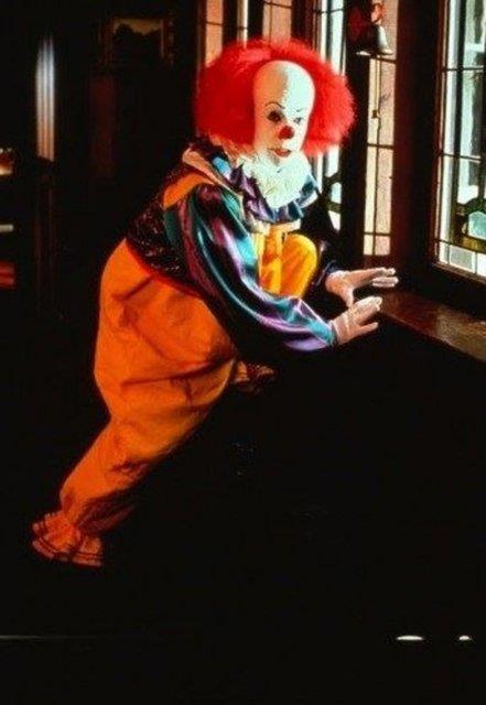 Ancak hepimizi korkudan donduran Tim Curry'nin canlandrd Pennywise performansna ulamak biraz zor olacak.