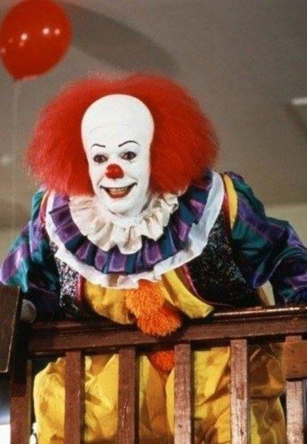 Tabii ki Stephen King'in ayn adl kitabndan televizyon filmi olarak uyarlanan It (O) filminden bahsediyoruz.