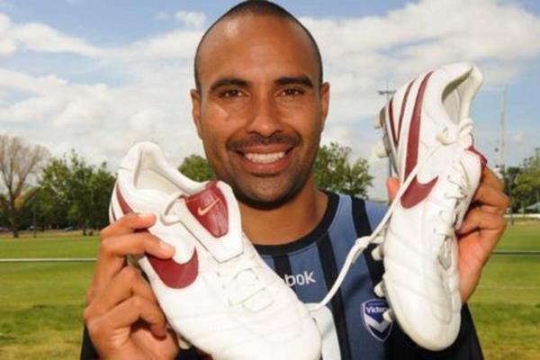 2001'de Sydney'de oynanan mata Avustralya, Samoa'y 31-0 yenerken, Archie Thompson 11 golle zor bir rekorun sahibi oldu.