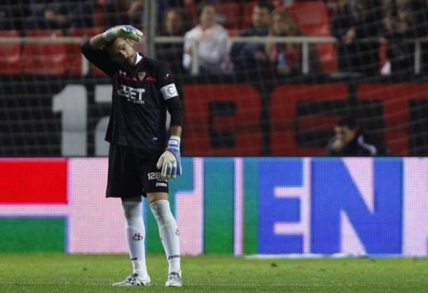 UEFA ampiyonu Sevilla oyuncular yerel bira fabrikas sayesinde arlklarnca bira kazandlar. 85 kiloluk Palop 225 ire birann sahibi oldu.