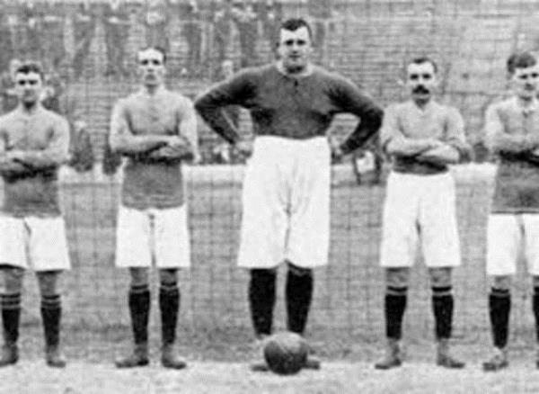 ngiltere'de bir dnem kalecilik yapan Willie Hanry Foulke tam 141 kiloydu.