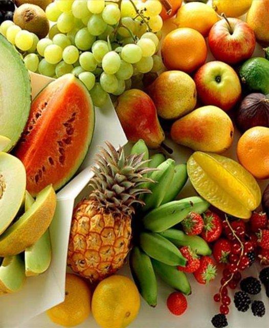 <p><b>Salk Bakanl, hzl kilo verdiren ok diyetlere itibar edilmemesinin gerektiini vurgulayarak salkl beslenme nerileri yaynlad</b></p>  eitli besinler tketiniz