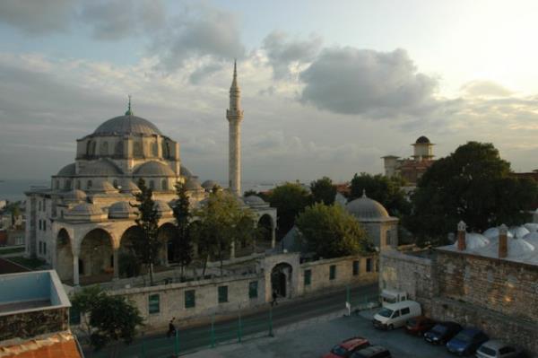 Cerrah Mehmet Pa�a Camii de restore edilen camiler aras�na geldi.