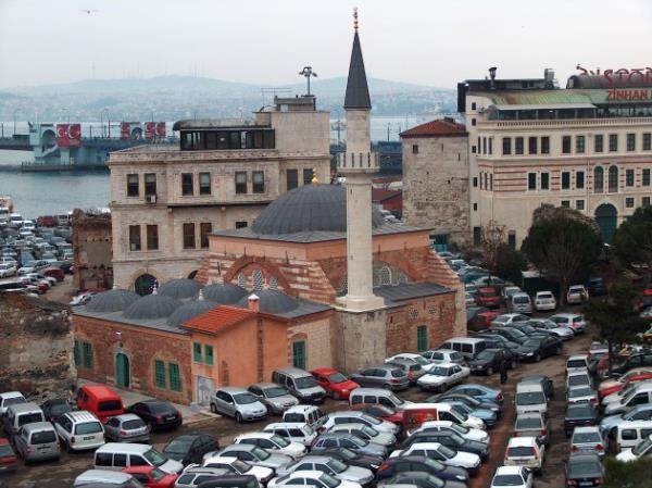 Cami, restore edildikten sonra yeniden canland�.