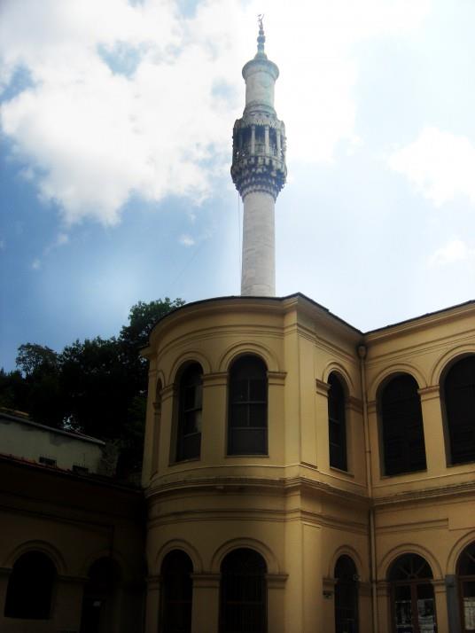 Y�ld�z Park� giri�inde bulunan K���k Mecidiye Camii restore edilecek camiler aras�nda...