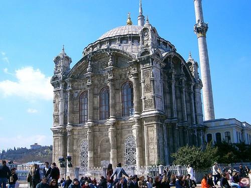 Ortak�y Camii'nin restorasyonu devam ediyor..