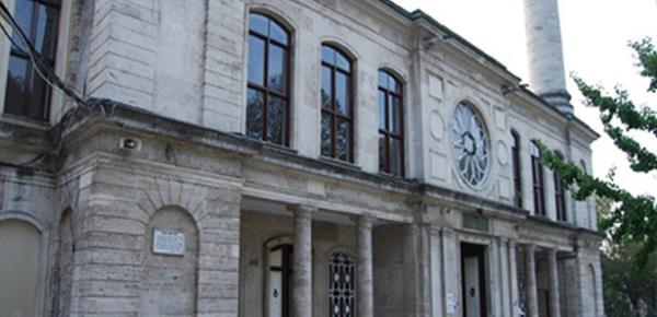 1851 y�l�nda m�barek H�rka-i �erif?in muhafaza edilmesi amac�yla Sultan Abd�lmecid taraf�ndan Fatih?te yapt�r�lan H�rka-i �erif Camii, �stanbul �l �zel �daresi taraf�ndan restore edilecek.