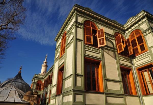 Cumhurba�kan� Abdullah G�l'�n de talimat�yla cami, uzun s�ren bir tadilat�n ard�ndan bu hale getirildi.