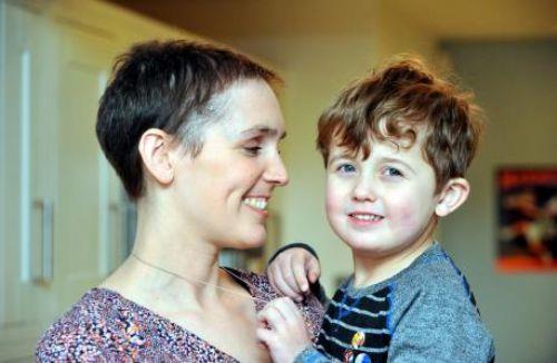 Ama hayatta mucizeler de var. Umarz bir mucize olur, Rowena tekrar ok sevdii ailesinin yanna dner ve bu mektuplar sadece tatl bir an olarak kalr. .