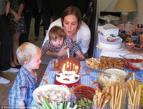 Geirdii ameliyatlardan 4 ay sonra kanser ne yazkki; karacierine, akcierine ve leen kemiine kadar yayld. Artk onu kurtarmak tbben ok ama ok zordu.