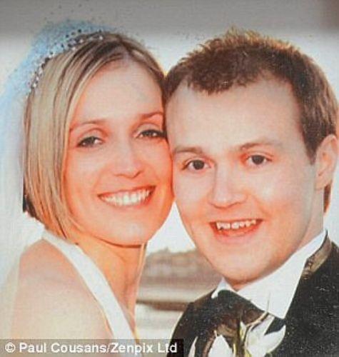 Pes etmek yerine, Rowena ve kocas Phil gelecee umutla bakt.