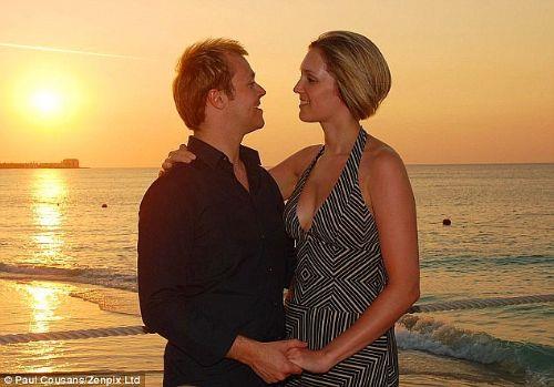 Kanser tedavisine balamadan nce Rowena yumurtalarnn bir ksmn dondurdu. nk tedavi sonrasnda bir tayc anne vastasyla tekrar ocuk sahibi olmak istiyorlard.