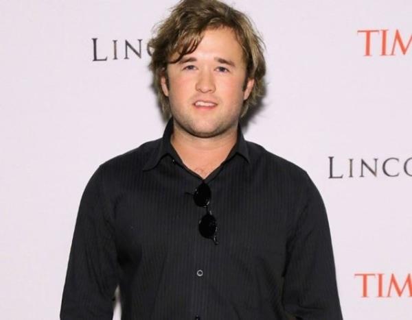 Bugn 26 yanda olan Haley Joel ocukluundan beri hi durmadan alyor. Johnny Depp ile birlikte oynad Tusk adl korku filmi yaknda gsterime girecek.