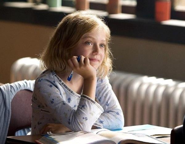 Dakota Fanning, Hollywood'un en parlak gen yldzlarndan biri. ocuk yldz olarak en mehur rollerinden biri 2005 tarihli Dreamer (Hayalperest) filmindeydi