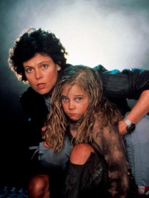 Aliens (Yaratk 2), gen Carrie Henn'in ilk ve son byk rolyd. 10 yandayken rol ald 1986 yapm bu devam filminden nce herhangi bir oyunculuk deneyimi yoktu.