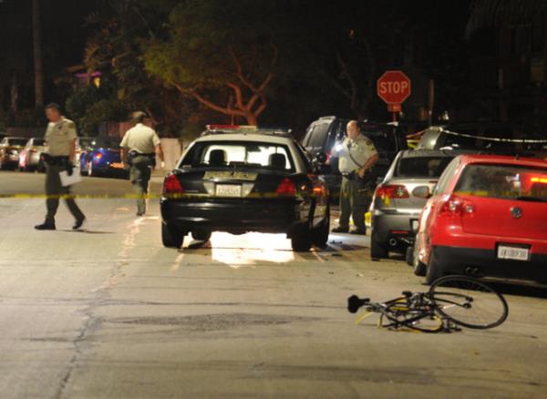 niversite yerlekesinde, dk bir hzla ilerleyen otomobili iinden rastgele ate eden Elliot Rodger, 6 kiiyi ldrd, 7 kiiyi de yaralad.