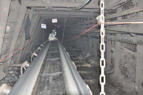 Kaza ncesine ait maden grntlerinde iilerin hi bir i gvenlii ekipman olmadan alt grlyor.