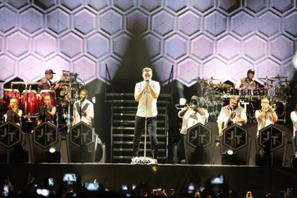 Timberlake, konserinde Soma'daki maden faciasnda hayatn kaybeden 301 madenciyi unutmad. Timberlake ?Bu ark Soma?da hayatn kaybedenler iin.? diyerek tm dinleyenlere duygusal anlar yaatt.