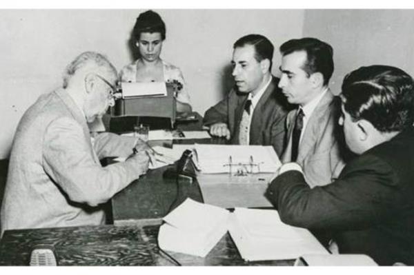 Sorgularn ardndan ilk duruma, devrik Cumhurbakan Celal Bayar ile Tarm Bakan Nedim kmen?in yargland dava oldu. ?Kpek davas? olarak bilinen bu davann konusu, bir Afgan tazsnn deerinden fazlasna Atatrk Orman iftlii?ne satlmasyd