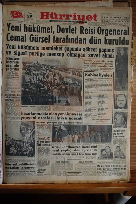 27 Mays darbesinden nce DP iktidarn ypratmak ve itibarszlatrmak iin frsat arayan basn ise darbe sonras tam anlamyla haysiyet cellatl yapt. Zaten cuntann nde gelen isimleri, daha darbe olmadan baz gazetelerin Ankara brolarn karagah gibi kullanmaya balam, psikolojik harekatn nasl uygulanacan kendi aralarnda tartyorlard.
